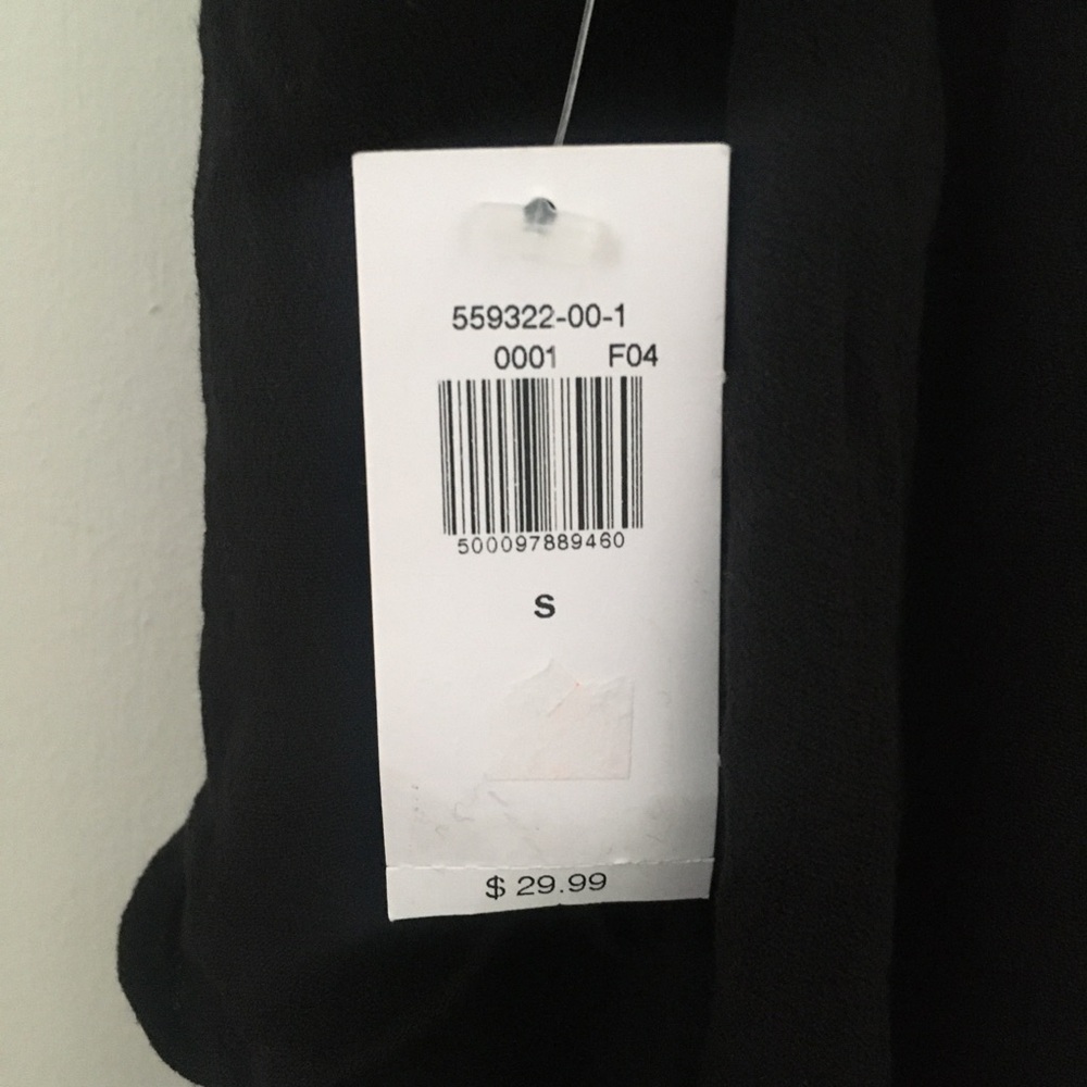 END OF SUMMER SALE Old Navy Women’s Ruffled Black Cami Tank Top - Picture 4 of 4